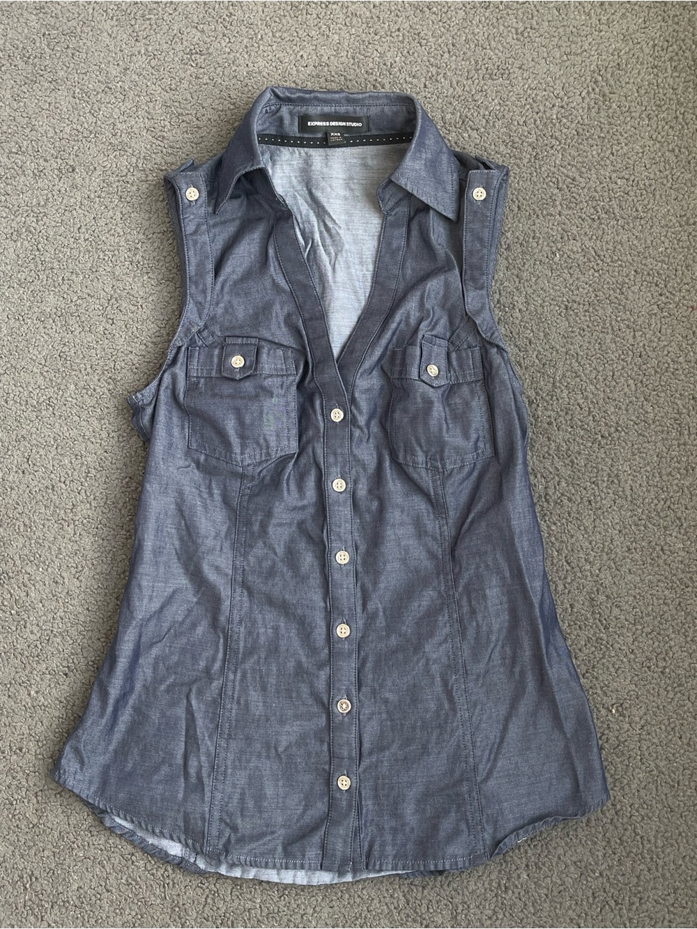 Express Sleeveless Chambray Button-Down Shirt - Denim Blue